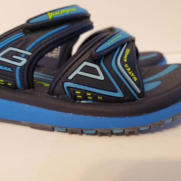 GP, Classic Slide Sandal Euro Size 33. - Picture 5 of 11